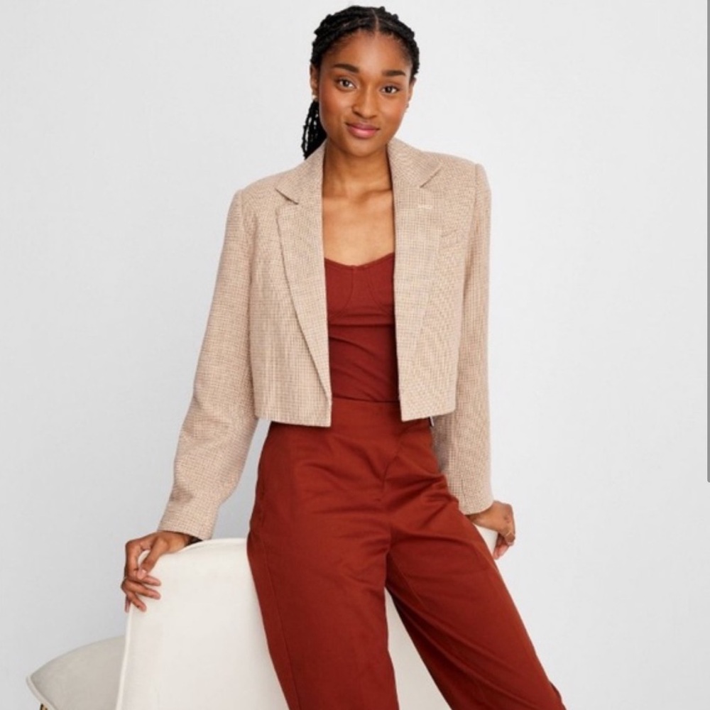 Future Collective Cropped Blazer Beige Tailored Suit Jacket Chic Office Size L